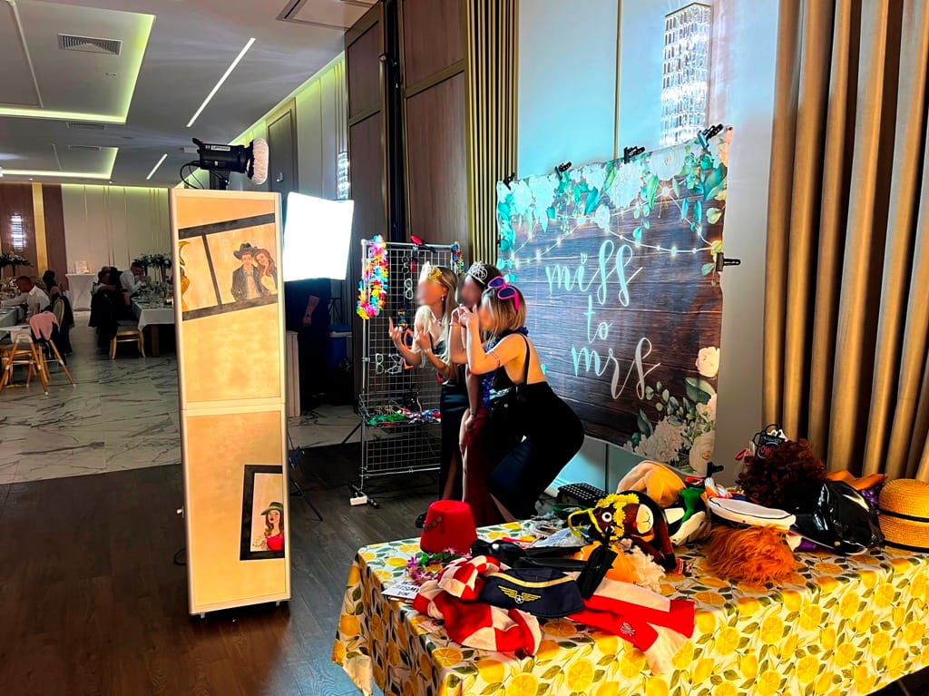 fotobudka Jarosław – wyjątkowa atrakcja na wesele i imprezy okolicznościowe