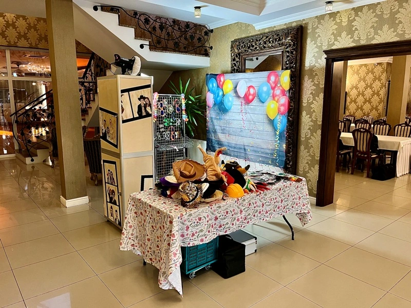 Fotobudka Cieszanów – niezapomniana atrakcja na wesele i imprezy plenerowe