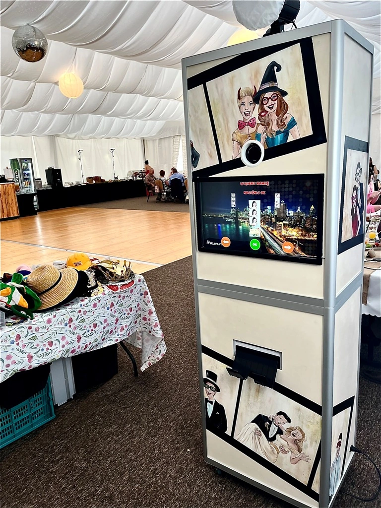 Fotobudka Lubenia – atrakcja na przyjęcia i plenerowe wesela