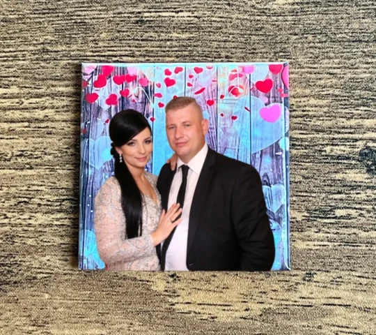 Foto magnesy na wesele Kolbuszowa – para pozuje do zdjęcia