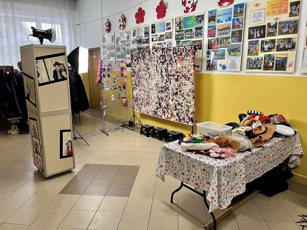Zabawa andrzejkowa z fotobudką w GOKiW Wielopole Skrzyńskie 2025